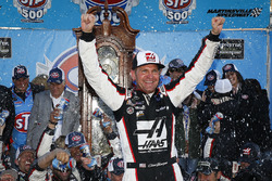Clint Bowyer, Stewart-Haas Racing, Ford Fusion Haas Automation Demo Day celebra