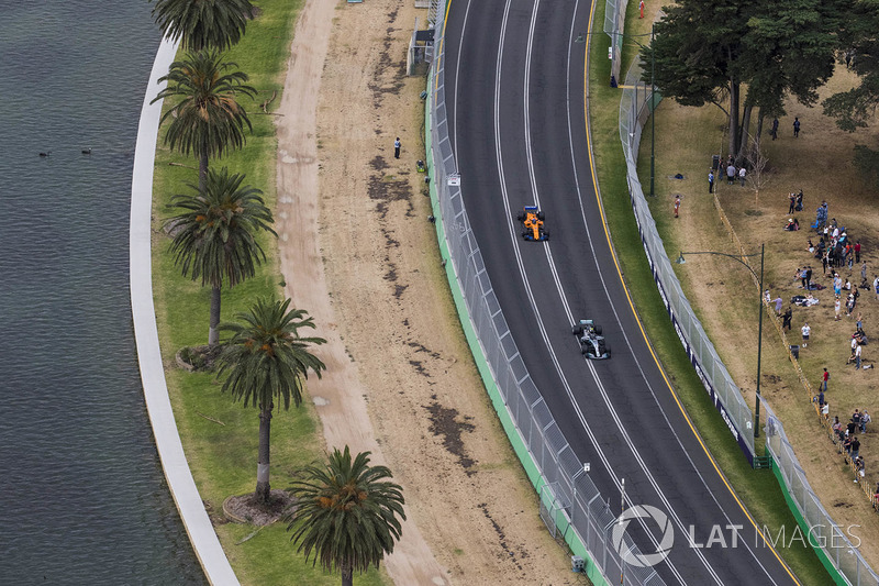 Valtteri Bottas, Mercedes AMG F1 W09, leads Fernando Alonso, McLaren MCL33 Renault