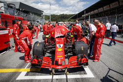 Sebastian Vettel, Ferrari SF71H, op de grid