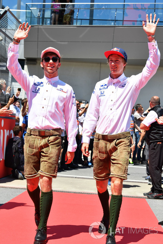 Pierre Gasly, Scuderia Toro Rosso and Brendon Hartley, Scuderia Toro Rosso on the drivers parade