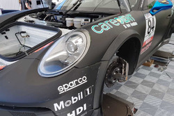 La Porsche 911 GT3 Cup di Federico Reggiani, Dinamic Motorsport, in riparazione