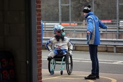 Billy Monger en el coche de carreras, regreso a probar el Carlin MSV Fórmula 3