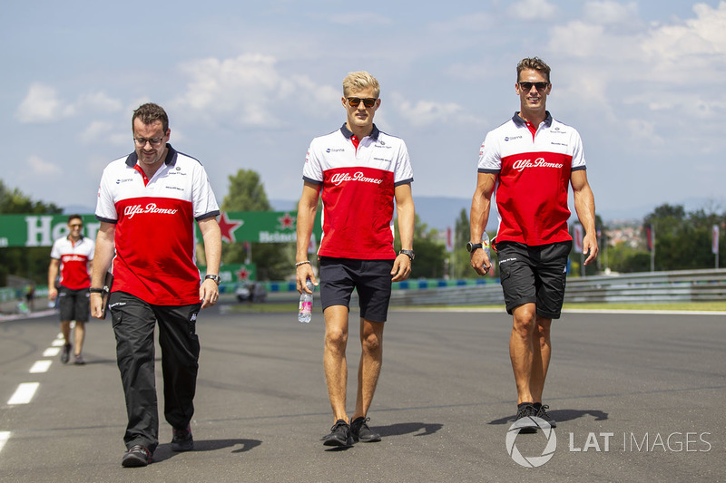 Marcus Ericsson, Sauber walks the track