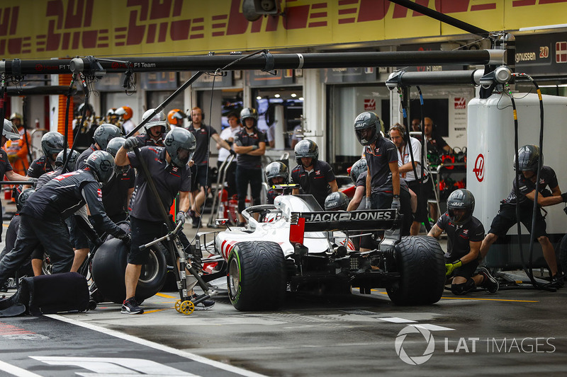 Romain Grosjean, Haas F1 Team VF-18 pits