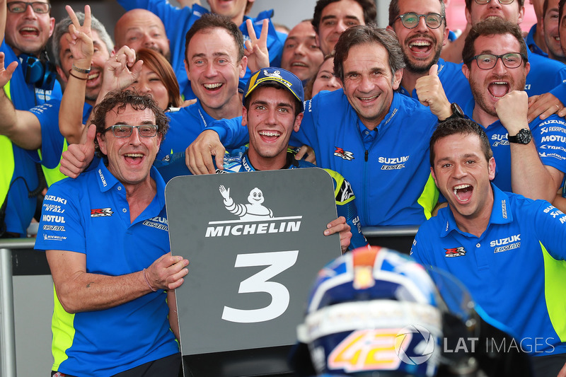 3. Alex Rins, Team Suzuki MotoGP, mit Davide Brivio