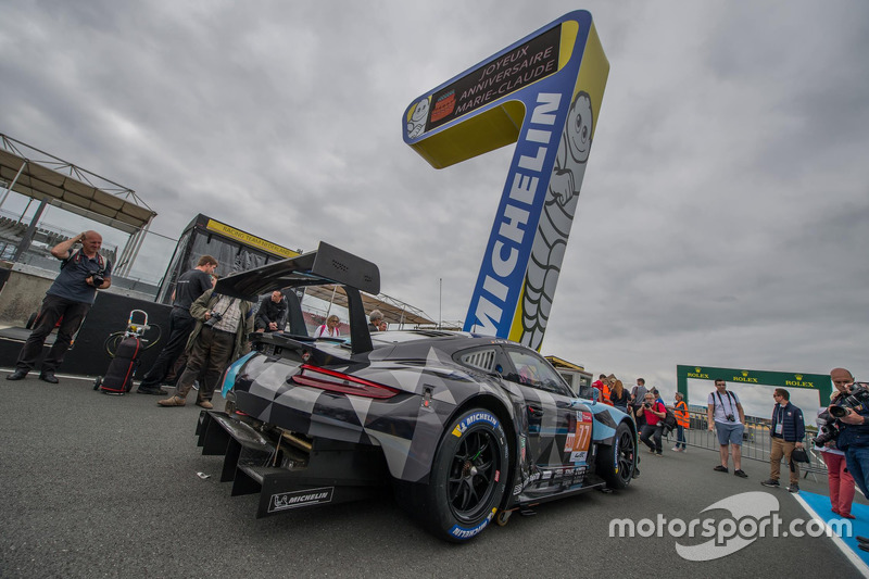 #77 Proton Competition Porsche 911 RSR