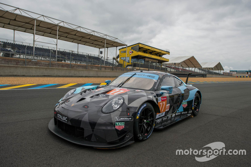 #77 Proton Competition Porsche 911 RSR