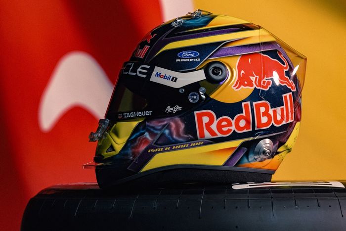 イサック・ハジャールのヘルメット、レッドブル・レーシング