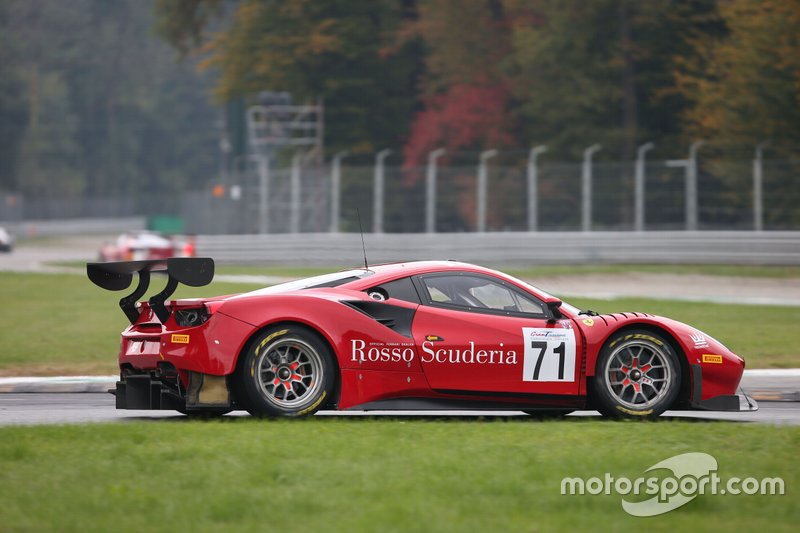 #71 Ferrari 488 GT3 AM, AF Corse: Abe-Colombo