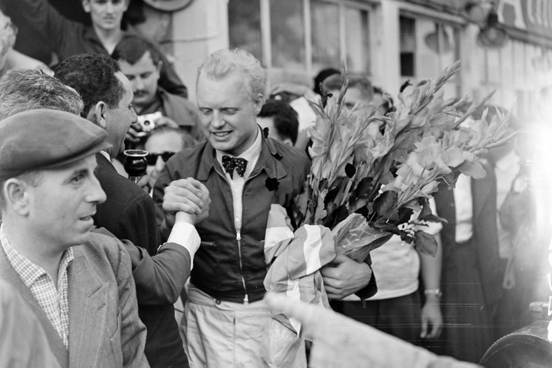 Ganador Mike Hawthorn, Ferrari celebra