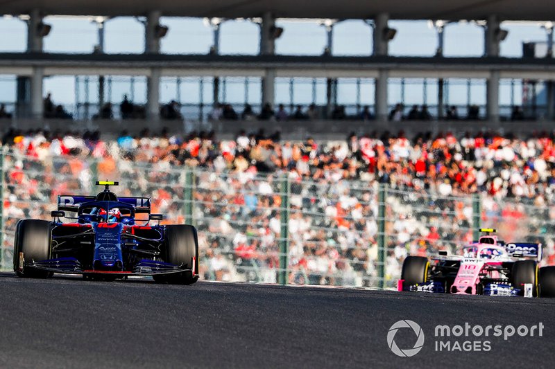 Pierre Gasly, Toro Rosso STR14, precede Lance Stroll, Racing Point RP19