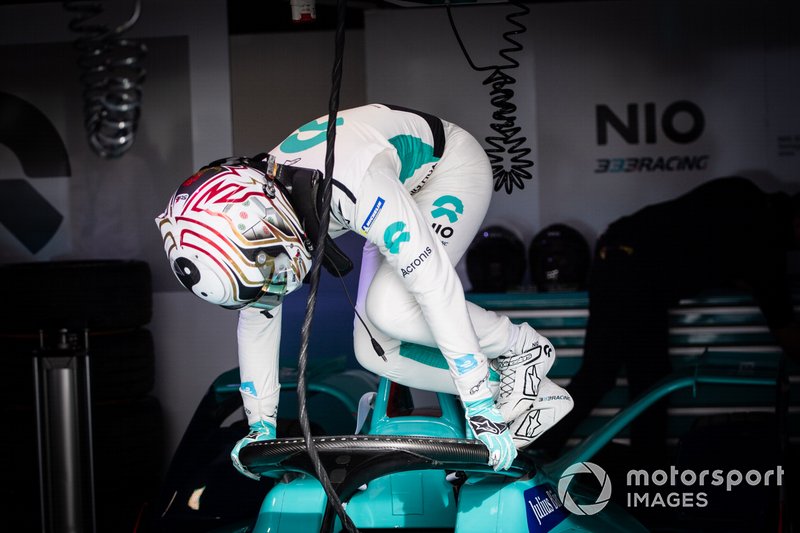Ma Qing Hua, NIO 333 climbs into his car in the garage