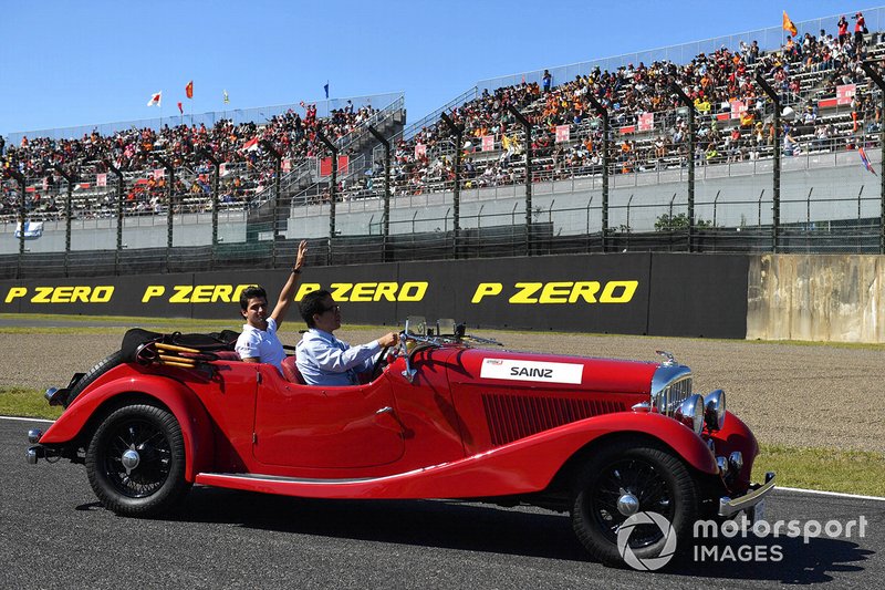 Carlos Sainz Jr., McLaren, in the drivers parade