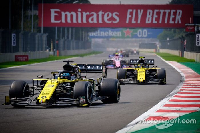 Daniel Ricciardo, Renault F1 Team R.S.19,Nico Hulkenberg, Renault F1 Team R.S.19, Lance Stroll, Racing Point RP19