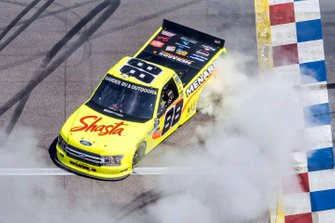 Race Winner Matt Crafton, ThorSport Racing, Ideal Door/Menards Ford F-150