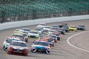 Brad Keselowski, Team Penske, Wabash Ford Mustang Kyle Busch, Joe Gibbs Racing, M&M's Fudge Brownie Toyota Camry