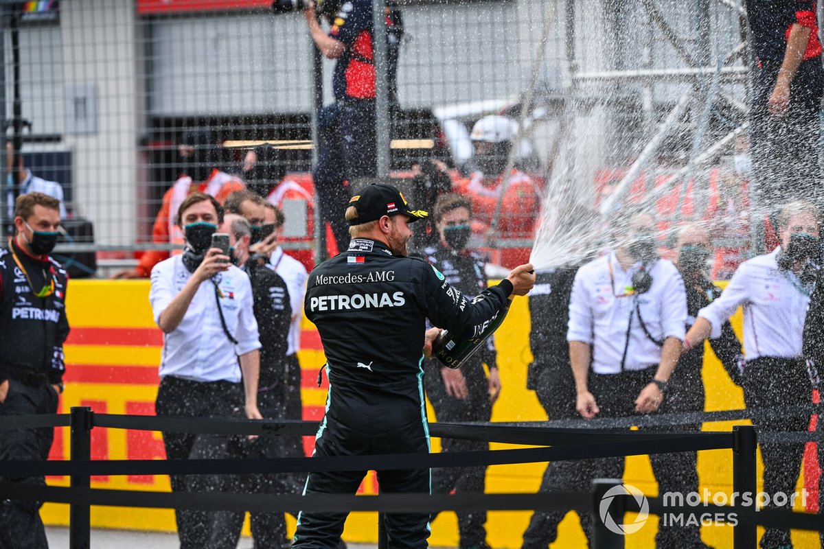 Valtteri Bottas, Mercedes-AMG Petronas F1, sprays champage on the podium