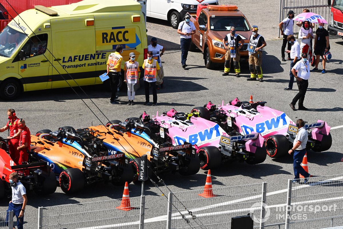 Los monoplazas de Charles Leclerc, Ferrari SF1000, Lando Norris, McLaren MCL35, Carlos Sainz Jr., McLaren MCL35, Lance Stroll, Racing Point RP20, Sergio Pérez, Racing Point RP20, in Parc Ferme after Qualifying