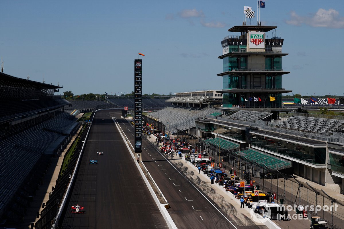 Josef Newgarden, Team Penske Chevrolet, Max Chilton, Carlin Chevrolet
