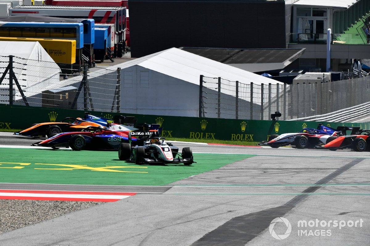 Sebastian Fernandez, ART Grand Prix fa un testacoda allinizio della gara