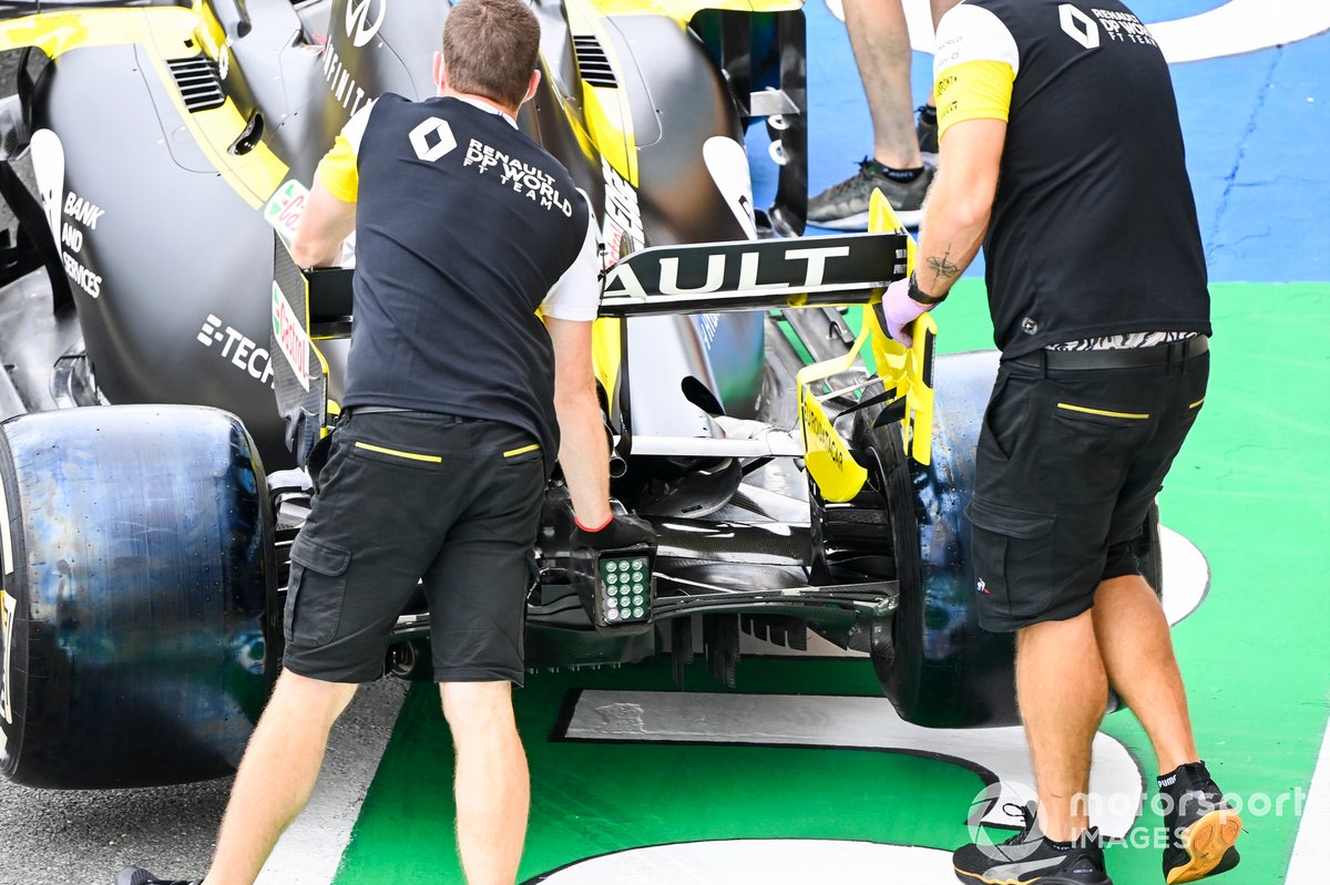 Parte trasera y el escape del monoplaza de Daniel Ricciardo, Renault F1 Team R.S.20
