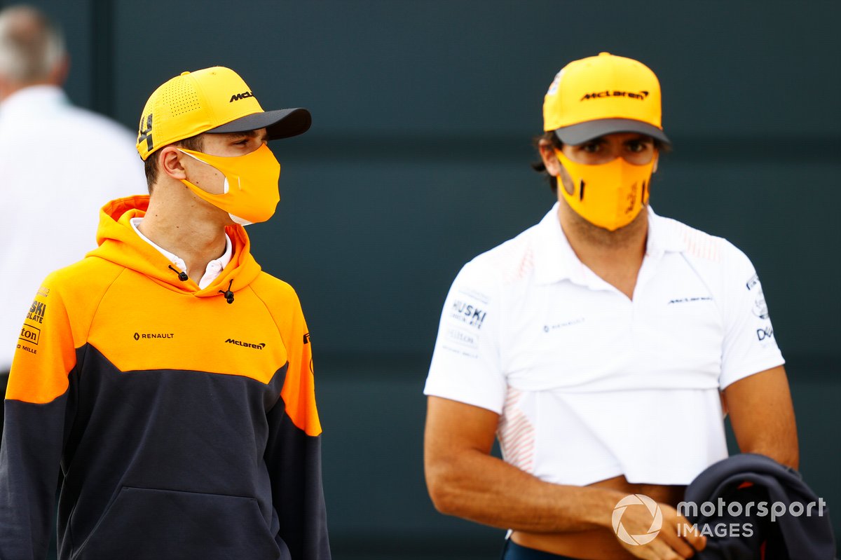 Lando Norris, McLaren, Carlos Sainz Jr., McLaren