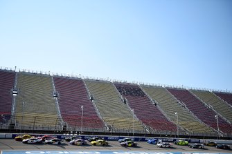 Denny Hamlin, Joe Gibbs Racing, Toyota Camry, Joey Logano, Team Penske, Ford Mustang