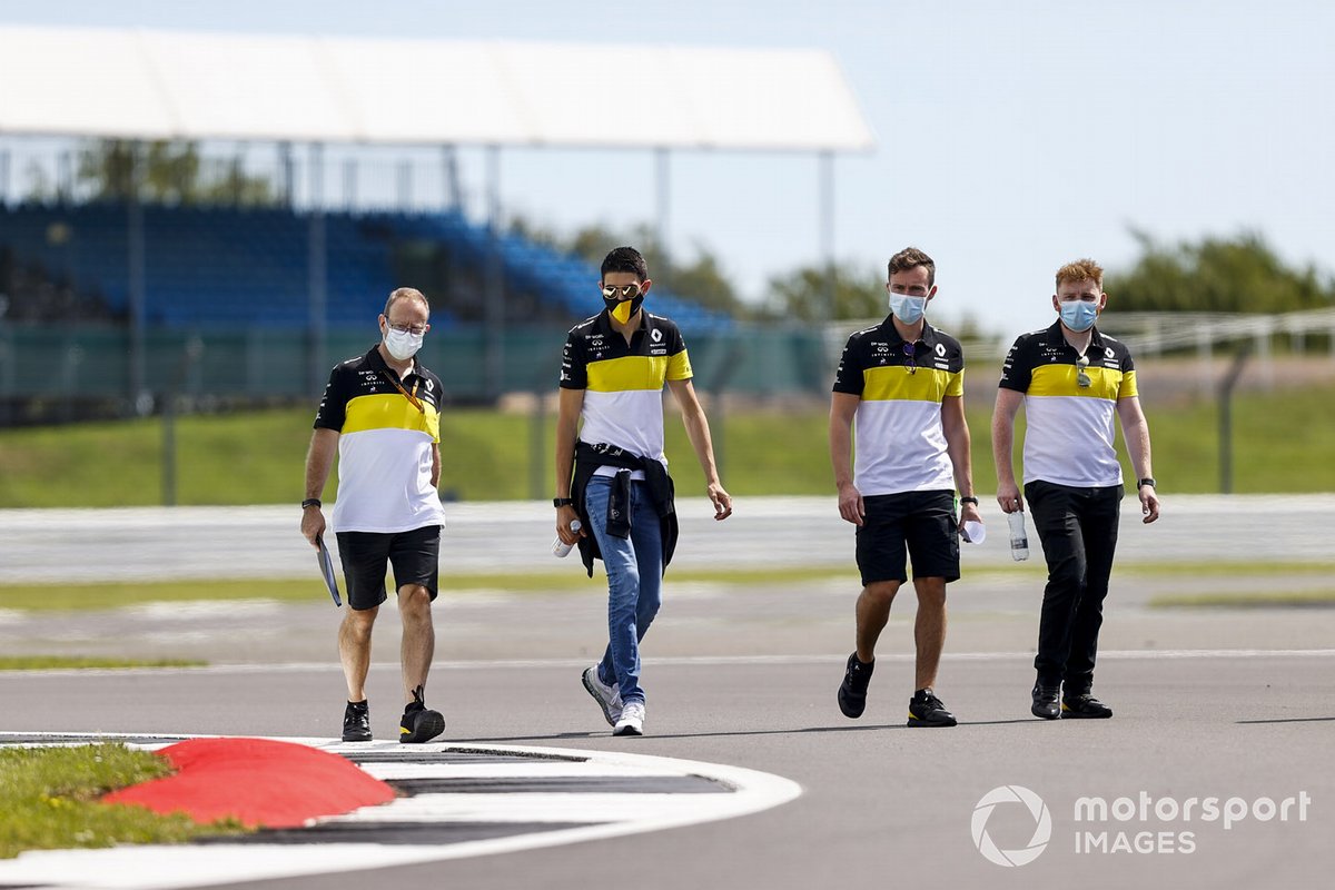Esteban Ocon, Renault F1 marche sur la piste
