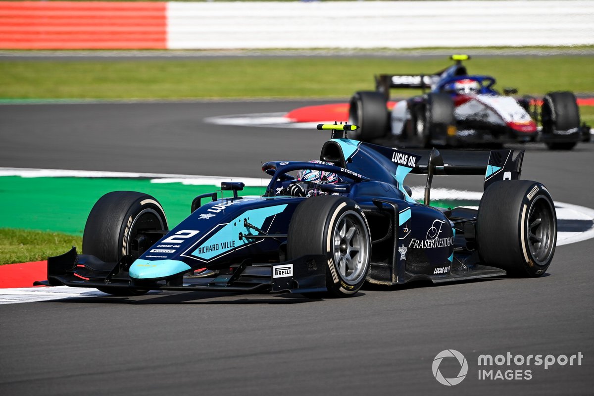 Dan Ticktum, Dams, por delante de Pedro Piquet, Charouz Racing System