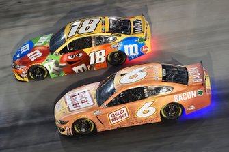 Ryan Newman, Roush Fenway Racing, Ford Mustang, Kyle Busch, Joe Gibbs Racing, Toyota Camry