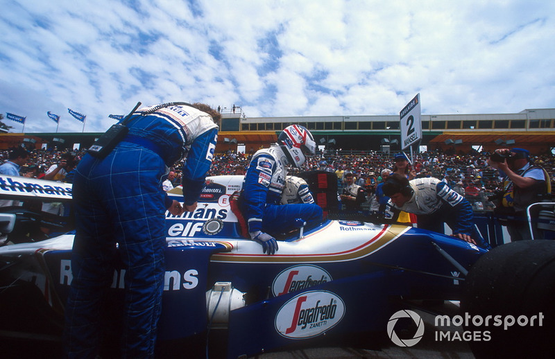 Damon Hill stapt in