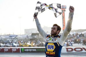 Il vincitore della gara Chase Elliott, Hendrick Motorsports, Chevrolet Camaro