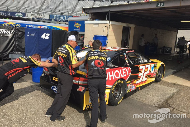 31. Matt DiBenedetto, Go Fas Racing Ford Fusion