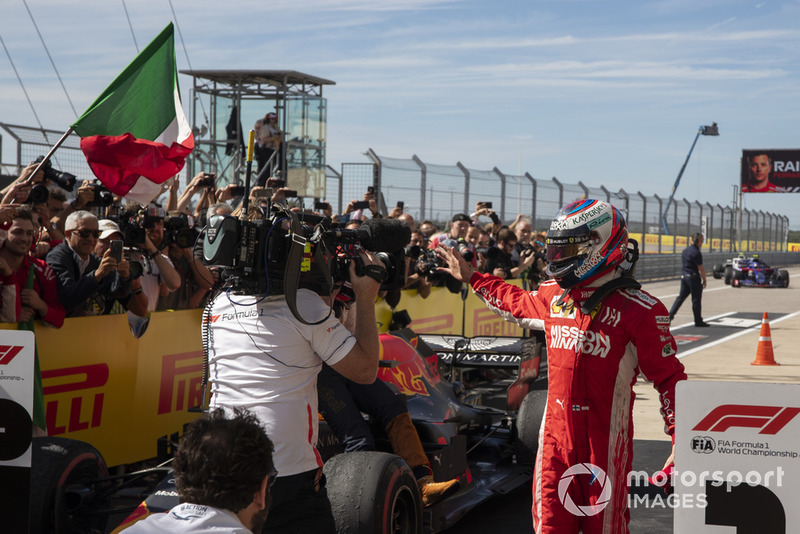 Yarış galibi Kimi Raikkonen, Ferrari, parc ferme