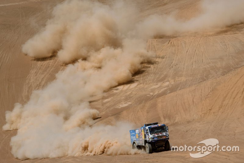 #500 Team Kamaz Master: Eduard Nikolaev, Evgeny Yakovlev, Vladimir Rybakov