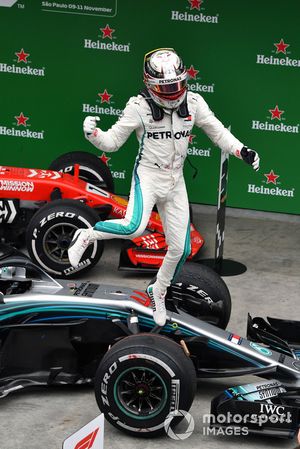 Winnaar Lewis Hamilton, Mercedes-AMG F1 W09 EQ Power+ viert feest in Parc Ferme 