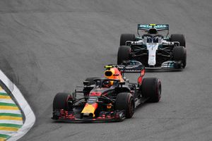Max Verstappen, Red Bull Racing RB14 e Valtteri Bottas, Mercedes-AMG F1 W09