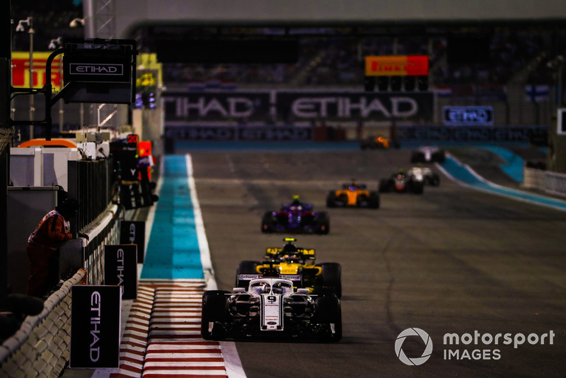 Marcus Ericsson, Sauber C37, leads Carlos Sainz Jr., Renault Sport F1 Team R.S. 18