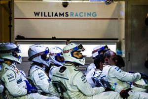 Williams pitcrew in de garage