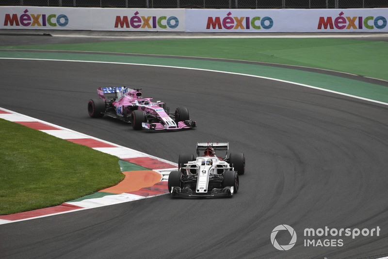 Marcus Ericsson, Sauber C37 leads Sergio Perez, Racing Point Force India VJM11