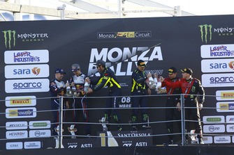 I vincitori Valentino Rossi, Carlo Cassina, al secondo posto Teemu Suninen, Marko Salminen, al terzo posto Roberto Brivio, Luca Brivio