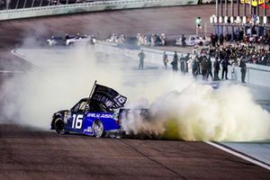 Brett Moffitt, Hattori Racing Enterprises, Toyota Tundra AISIN Group, hace donas