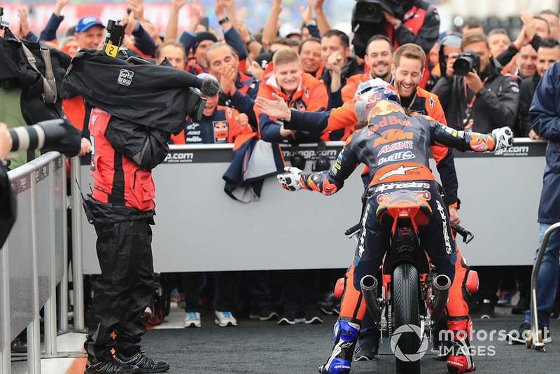 Yarış galibi Can Öncü, Red Bull KTM Ajo