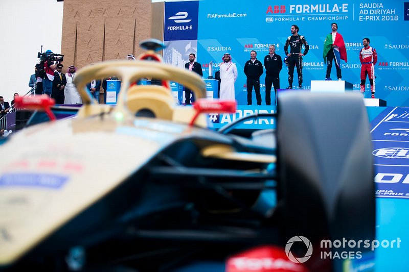 Il podio dietro alla monoposto di Jean-Eric Vergne, DS TECHEETAH, DS E-Tense FE19