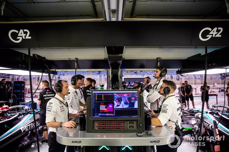 Ingénieurs de l'écurie Mercedes-AMG F1