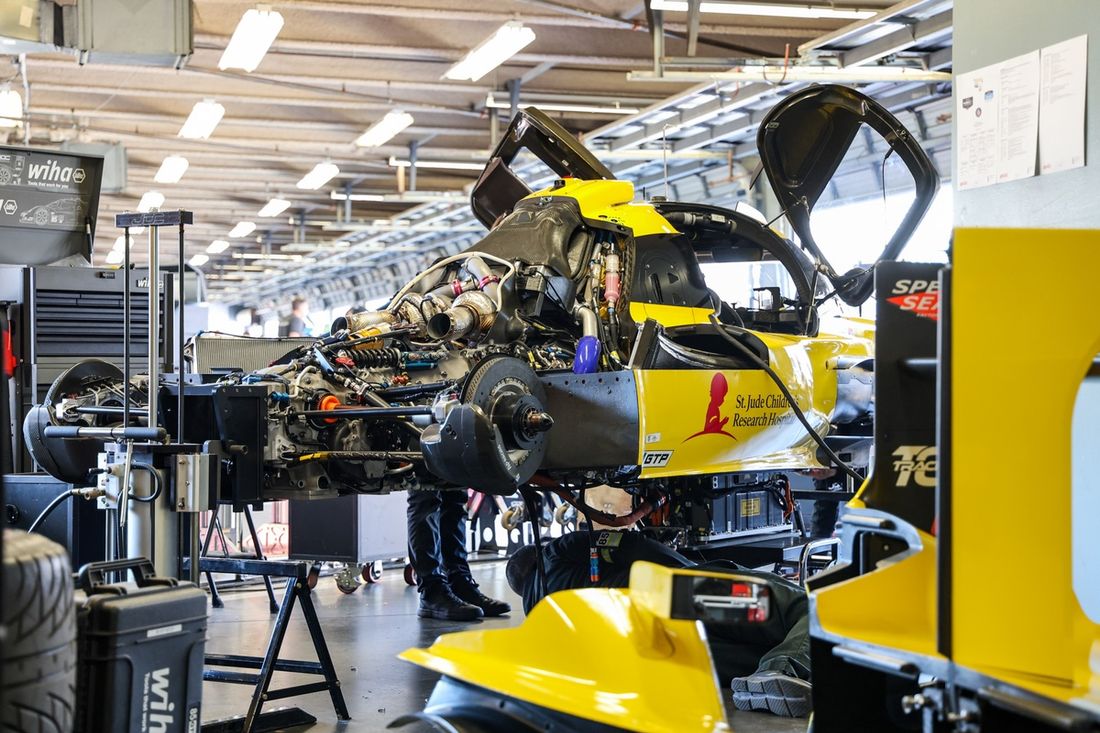 #85 JDC Miller MotorSports Porsche 963: Tijmen Van Der Helm, Gianmaria Bruni, Pascal Wehrlein, Bryce Aron