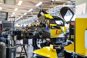 #85 JDC Miller MotorSports Porsche 963: Tijmen Van Der Helm, Gianmaria Bruni, Pascal Wehrlein, Bryce Aron
