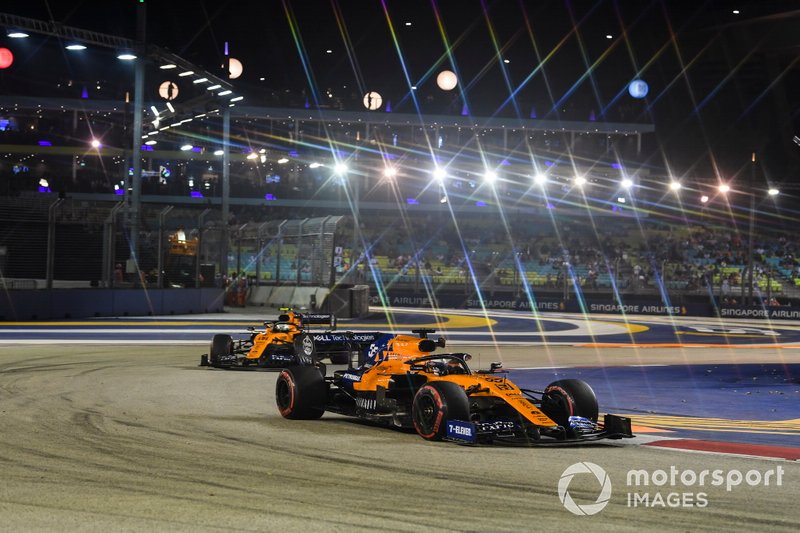 Carlos Sainz Jr., McLaren MCL34 y Lando Norris, McLaren MCL34