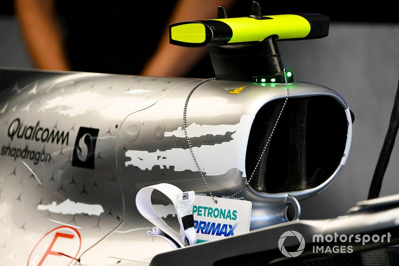 Mercedes W10: Airbox