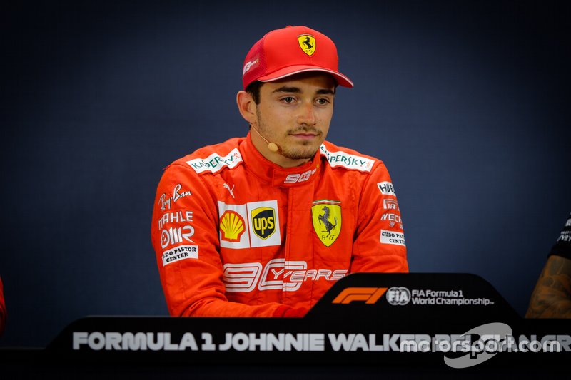 Ganador de la pole Charles Leclerc, Ferrari en la conferencia de prensa